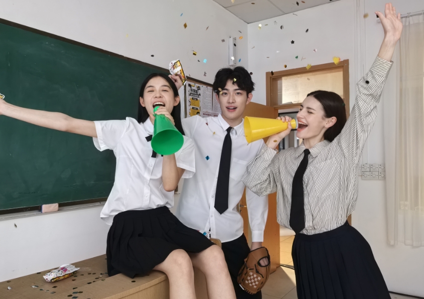 Photos taken by HUAWEI nova 13 Pro, demonstrating adjustable aperture